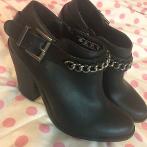 Heeled black boots